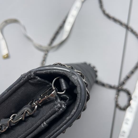 Badgley Mischka Black Chevron Quilted Crossbody Bag Metal Chains Strap Vegan - Picture 15 of 16